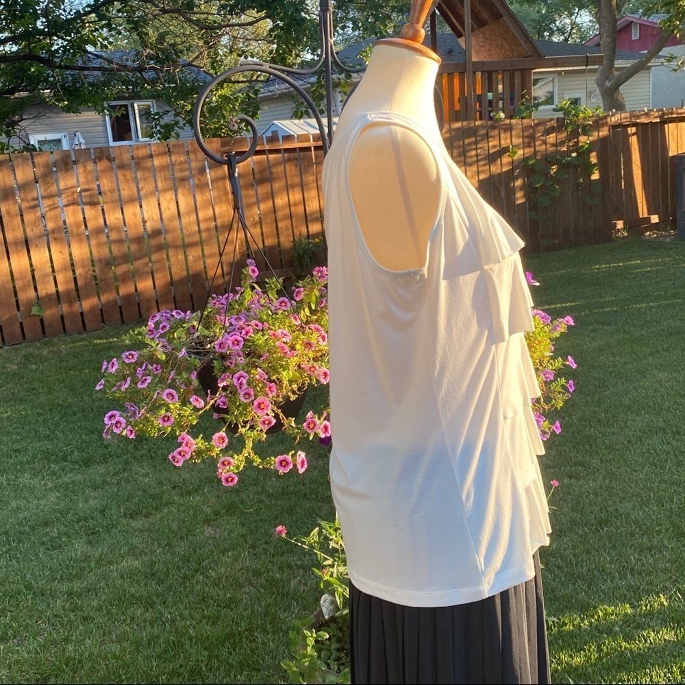 Skye’s The Limit In Full Bloom White Ruffle Top - Picture 2 of 7